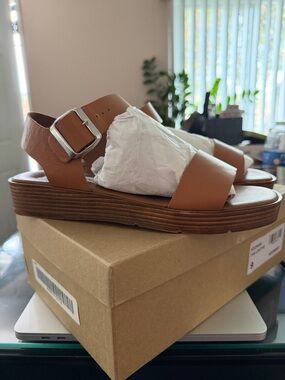 Steve Madden Cognac Leather Platform Buckle Sandals
